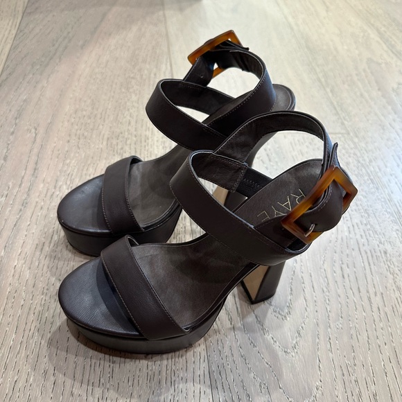 Ankle strap with adjustable buckle closure. Leather lining. - Picture 3 of 4